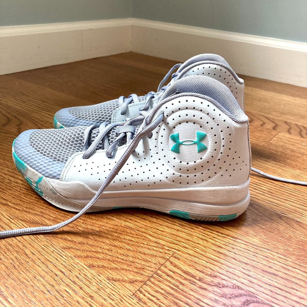 Under Armour High Top Basketball Kids Shoes Size 5.5Y